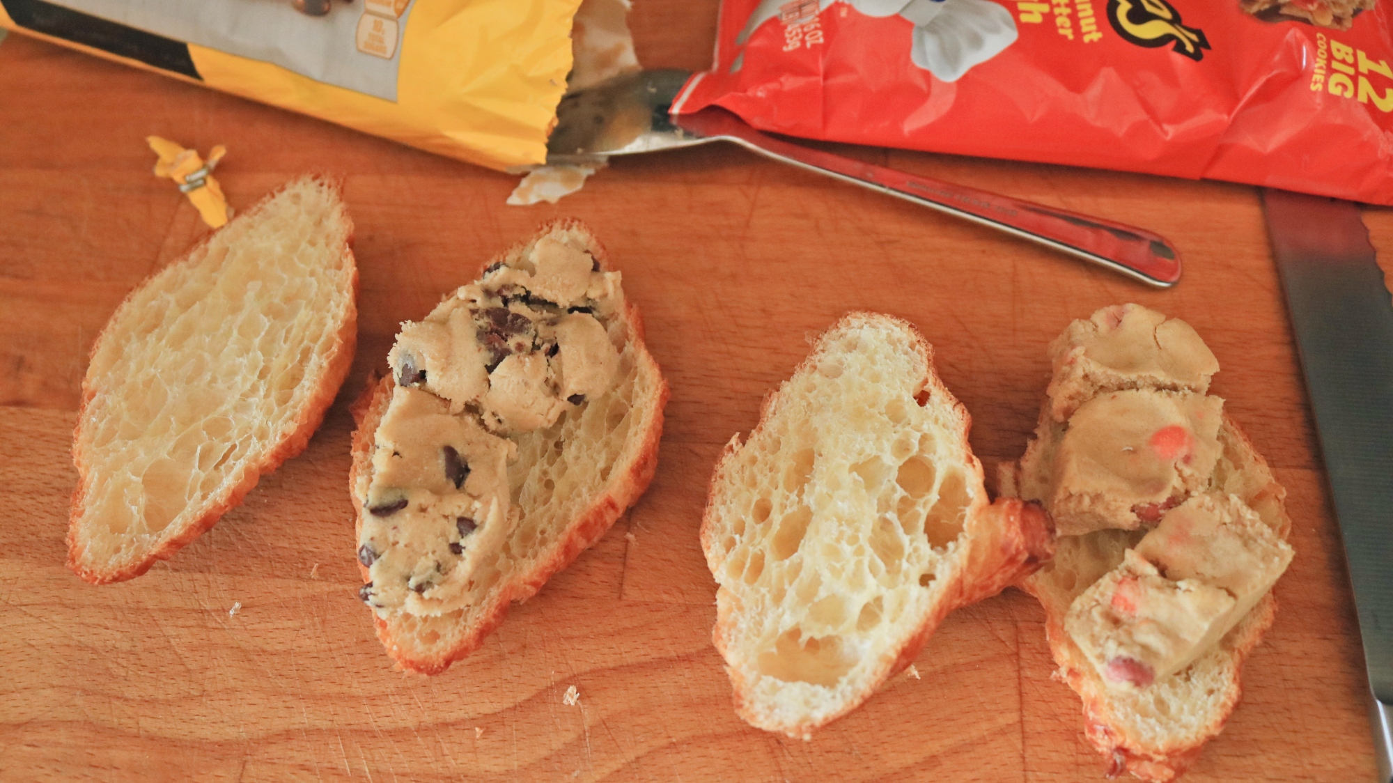 Assembly of the cookie croissant.