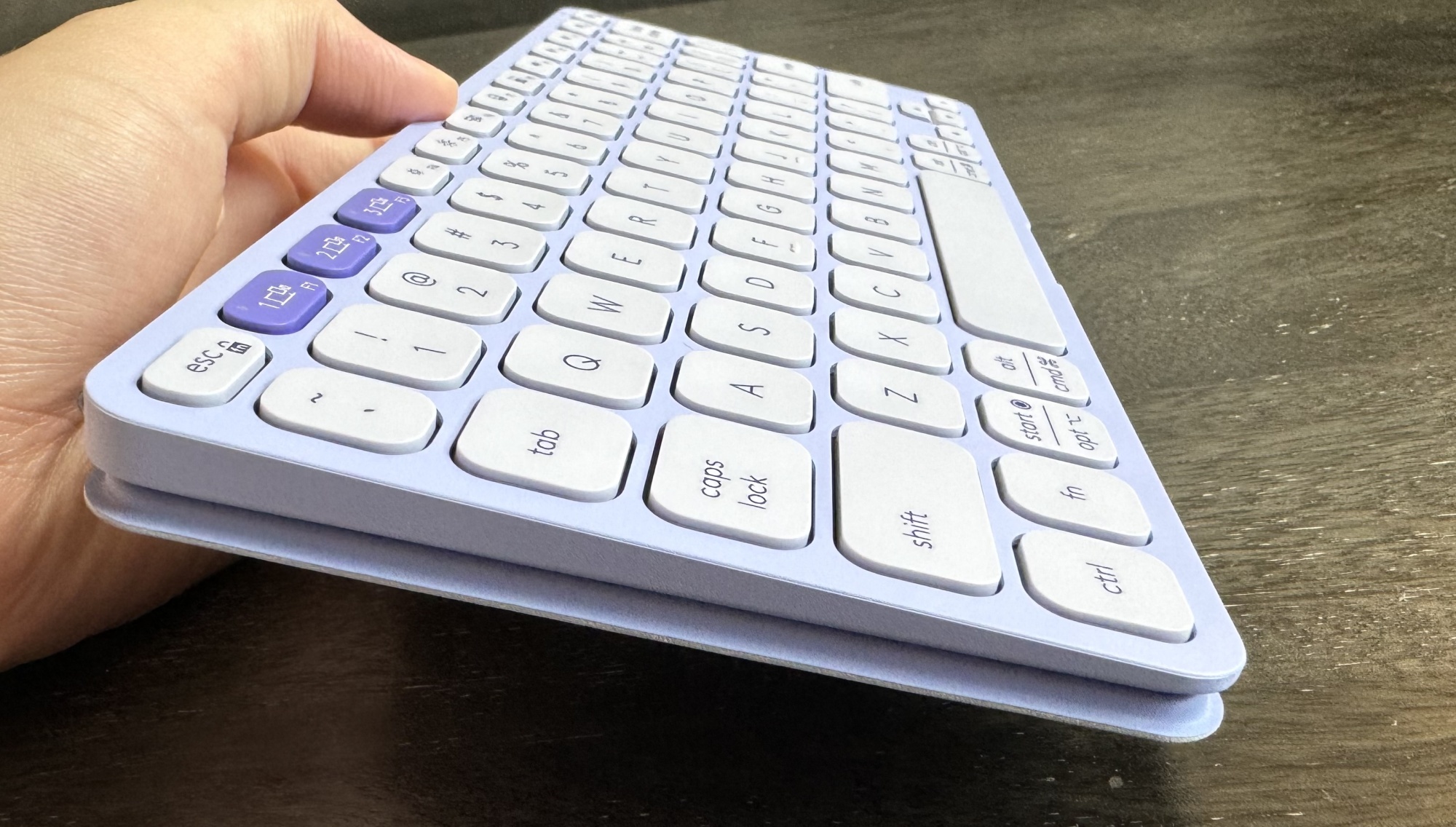 Logitech Keys-To-Go 2 from side