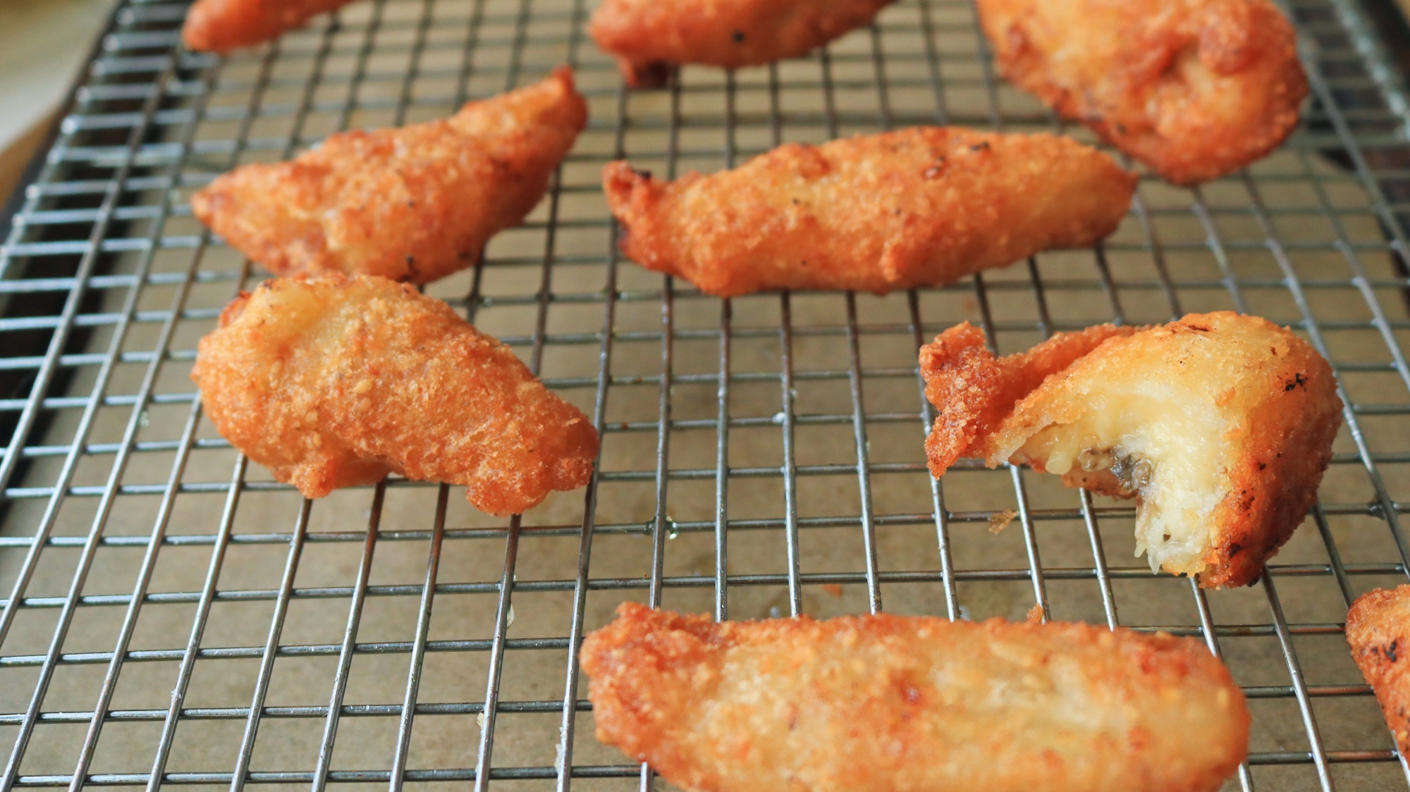 Fried bananas on a wire rack close-up.